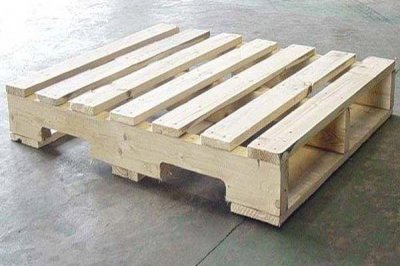 厂家告诉您，木托盘的功能和特点都是依靠所选木材获得的